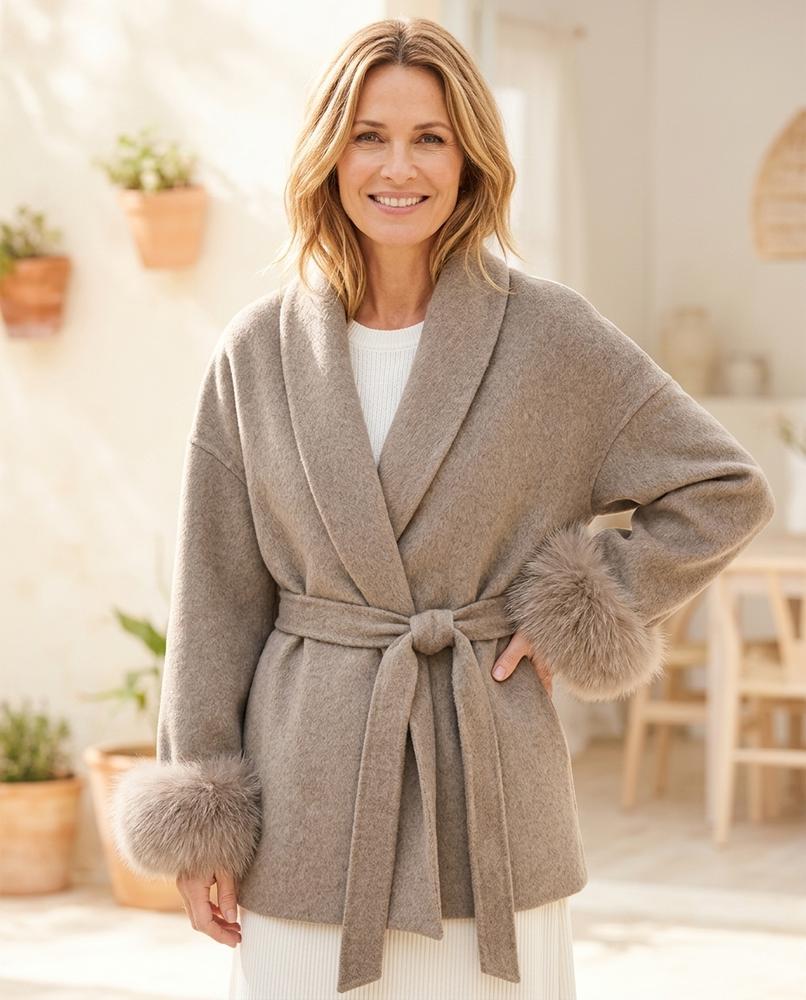 Ulla Fashion - Lyral | Pelzbesetzter Taillierter Mantel Damen